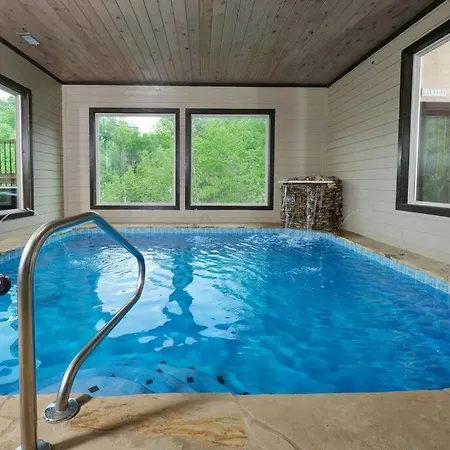 Majestic Pines Lodge